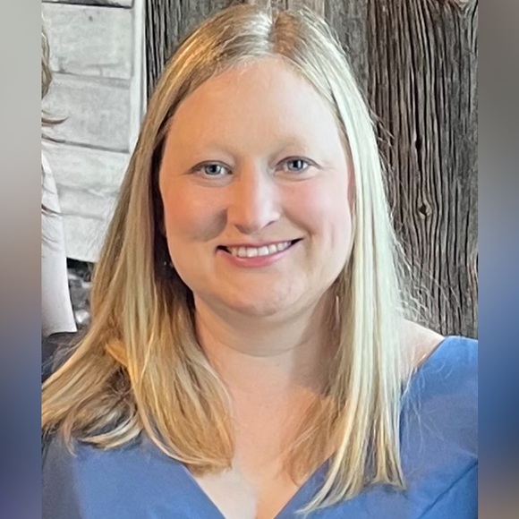 Meet your Posher, Hannah - Picture 1 of 1